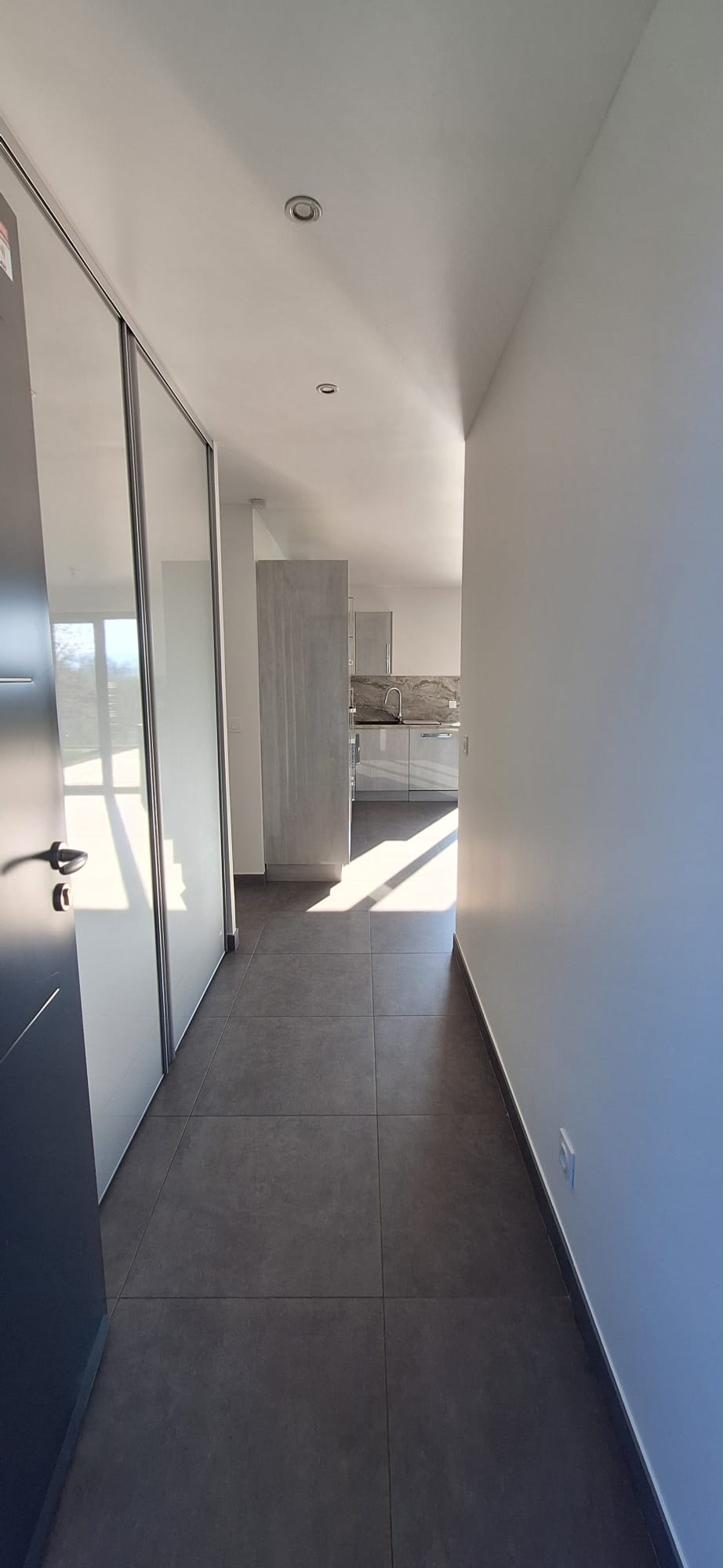 Couloir avec dressing intégré